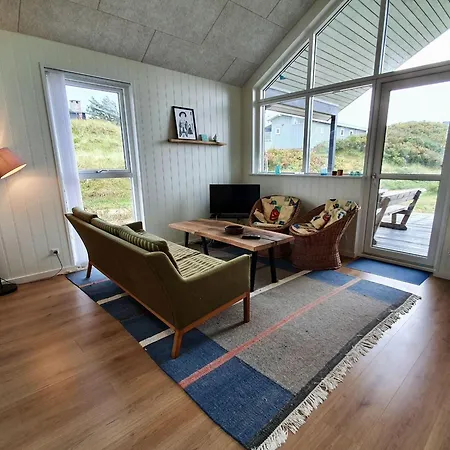Ferienhaus-mit-whirlpool-zwei-terrassen-und-zwei-baedern Blokhus