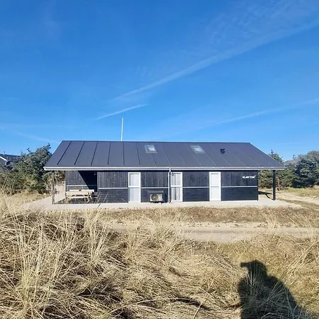 Ferienhaus-mit-whirlpool-zwei-terrassen-und-zwei-baedern * Blokhus